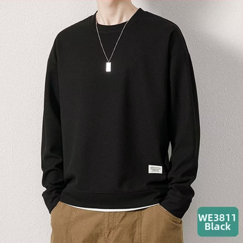 Vyriniai ilgomis rankovėmis marškinėliai su wafelių mezgimo tekstūra, laisvas kirpimas, apvalus kaklo iškirptė, poliesterio mišinio