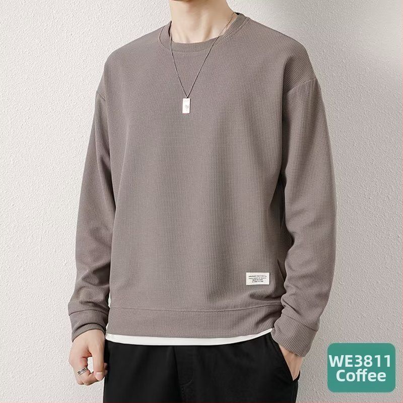 Vyriniai ilgomis rankovėmis marškinėliai su wafelių mezgimo tekstūra, laisvas kirpimas, apvalus kaklo iškirptė, poliesterio mišinio