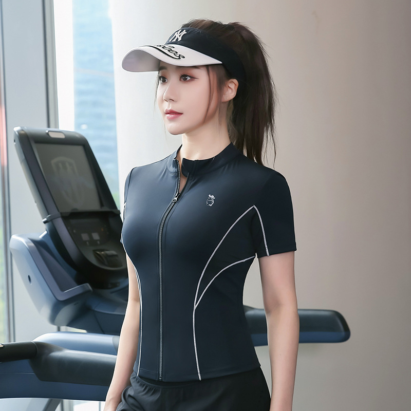 Női rövid ujjú sporttop cipzárral — gyorsan száradó poliészter-elasztán keverék, szűk fazon, jóga és futás számára