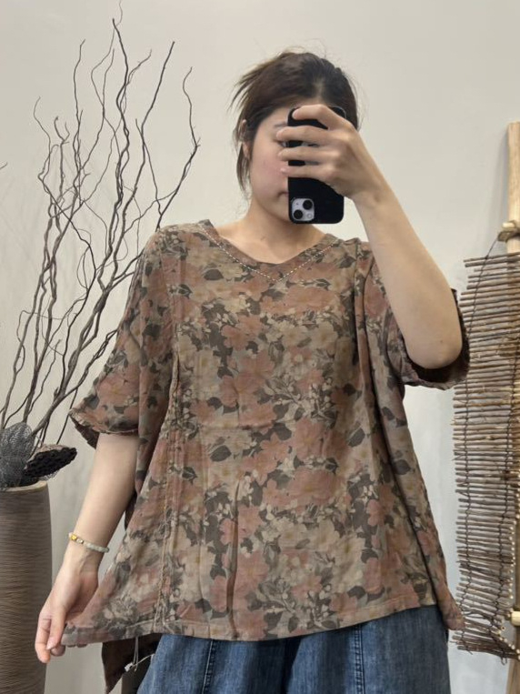 Damsko pamučna majica kratkih rukava, V-izrez, širok kroj, otisak s lomljenim cvijećem, umjetnički vintage stil