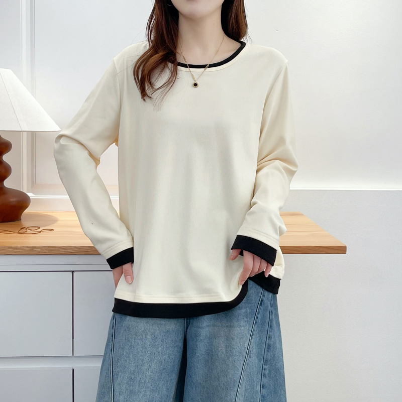 Koreai stílusú lazán szabott hosszú ujjú felső, kontrasztos panelek varrással, poliészter anyag, őszi kollekció 2025, hossz 50–65 cm