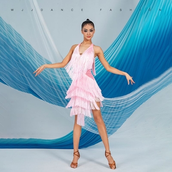 Sieviešu latīņu deju kleita, V kakla izgriezums, atklāts muguras, vairāku slāņu bārkstis (Pavasaris 2025, Tr fabric, PVC, 90–95% saturs)