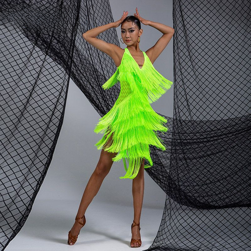 Sieviešu Latīņu deju kleita – V kakls, haltera kakls, daudzslāņu frīnges, atvērta mugura, trenēšanai / sacensībām, 2025. gada pavasaris, PVC materiāls 90–95%