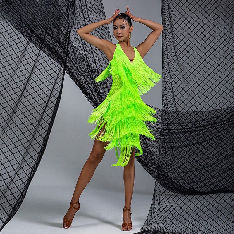 Sieviešu Latīņu deju kleita – V kakls, haltera kakls, daudzslāņu frīnges, atvērta mugura, trenēšanai / sacensībām, 2025. gada pavasaris, PVC materiāls 90–95%