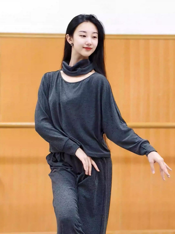 Μοντέρνο γυναικείο ένδυμα για χορό πρακτικής - άνετη εφαρμογή, μακριά μανίκια, βαμβάκι, επένδυση βαμβάκι, μάρκα Chendi, για ενήλικες γυναίκες