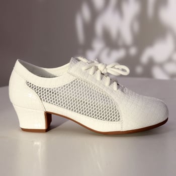 Дамски танцови обувки – латински танци, дишащи, среден ток, горна част от синтетична кожа, подметка PU