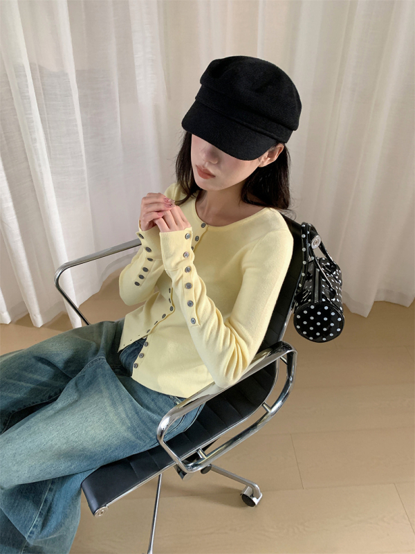 Cardigan tricotat din bumbac pentru femei – 80–90% bumbac, mâneci lungi, fără guler, închidere cu nasturi simple, model solid