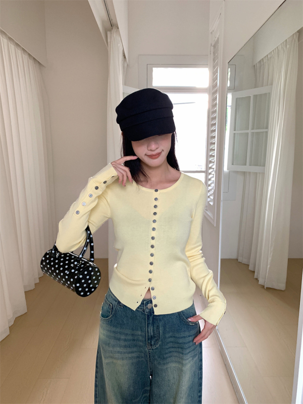 Cardigan tricotat din bumbac pentru femei – 80–90% bumbac, mâneci lungi, fără guler, închidere cu nasturi simple, model solid