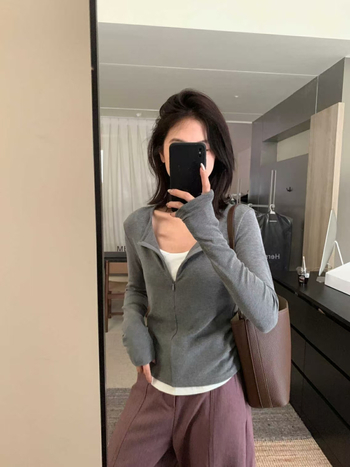 Tricou de bază cu mânecă lungă, model color-block, design colaj, croială slim-fit, amestec din bumbac-poliester cu cașmir, lungime normală 50–65 cm