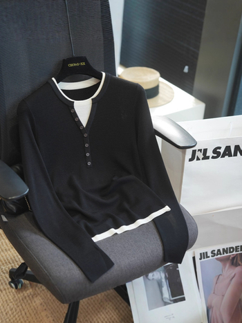 Γυναικείο μάλλινο πλεκτό πουλόβερ με μακριά μανίκια, σχέδιο σε χρωματική αρμονία, στρογγυλός λαιμός, ψεύτικος συνδυασμός δύο κομματιών