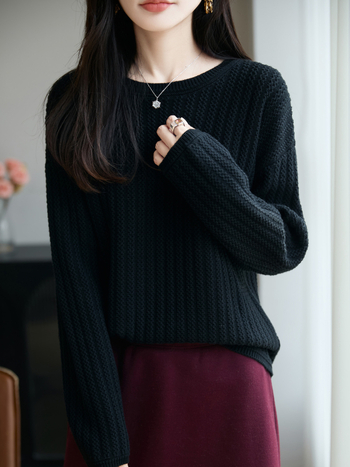 Pulover od 100% pamuka s teškom jacquard pleteninom, debela tkanina, širok kroj, okrugli ovratnik.