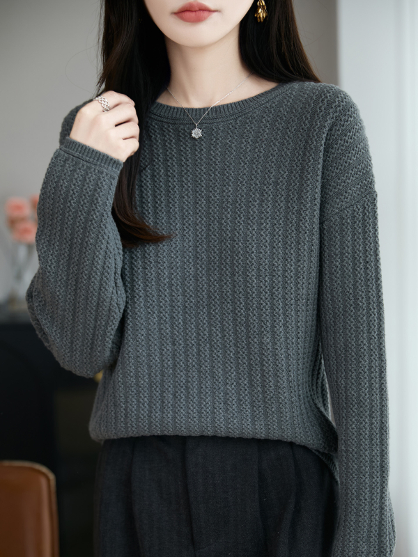 Pulover od 100% pamuka s teškom jacquard pleteninom, debela tkanina, širok kroj, okrugli ovratnik.