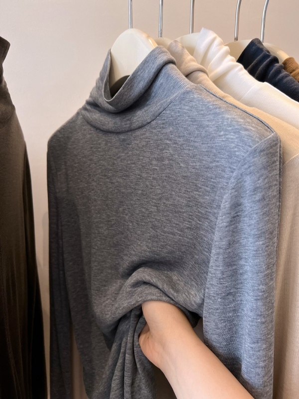 Majica s visokim ovratnikom, slim fit, dugi rukavi, pleteni materijal, jednobojni dizajn