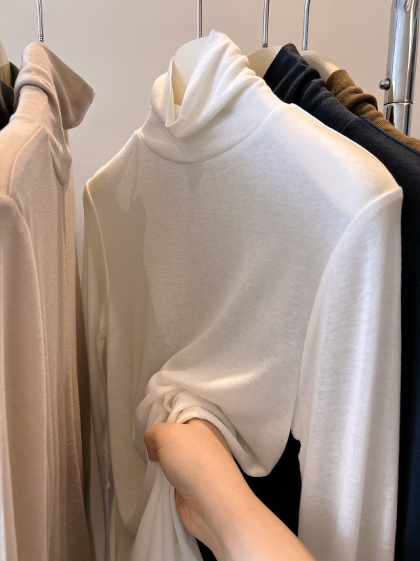Majica s visokim ovratnikom, slim fit, dugi rukavi, pleteni materijal, jednobojni dizajn
