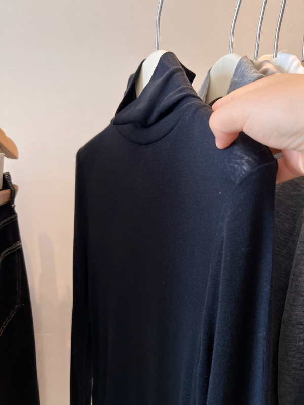 Majica s visokim ovratnikom, slim fit, dugi rukavi, pleteni materijal, jednobojni dizajn