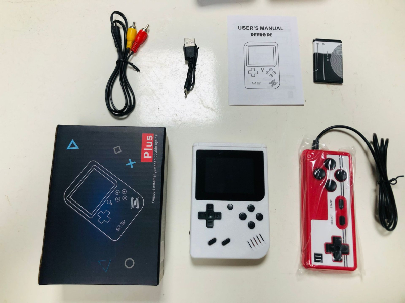 Ai Zero Road pārnēsamā spēļu konsole diviem spēlētājiem ar iebūvētu atmiņu, USB interfeisu, AV video izeju, vadu savienojumu, MP4 video atskaņotājs