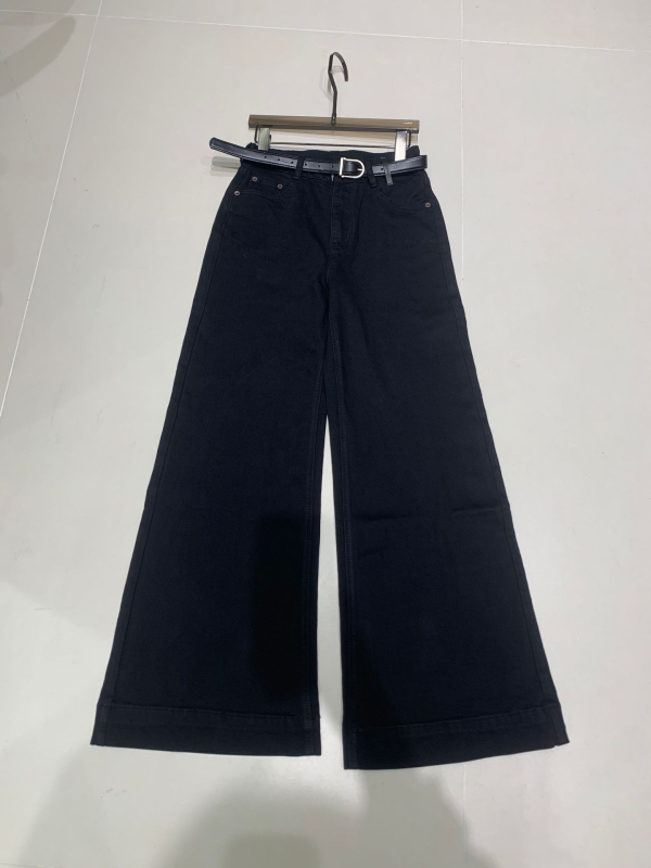 Ženske traperice visokim strukom, blago proširene prema dnu, debeli denim s elastanom, zima 2025