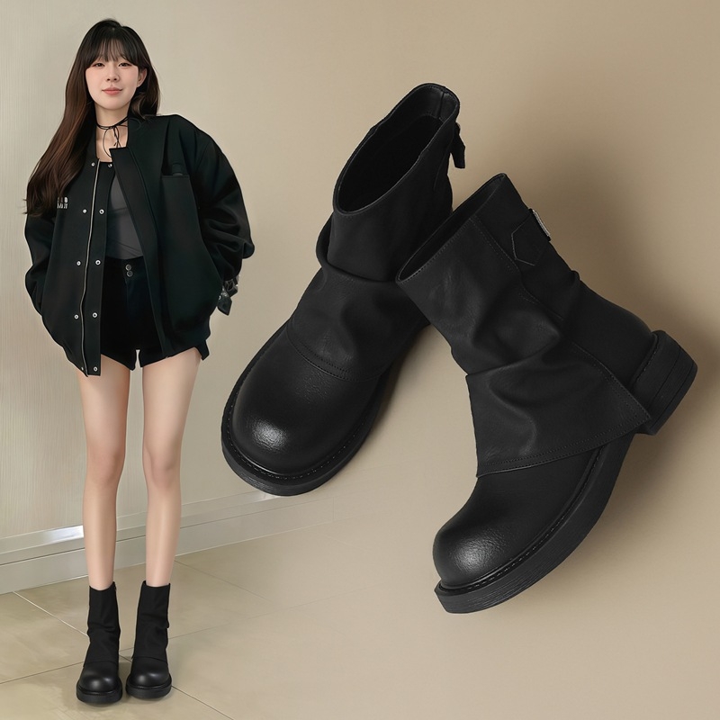 Női Martin csizma PU felsőrész, gumi talppal, középmagas szár, körkörös orr, négyszögletes sarok 3–5 cm