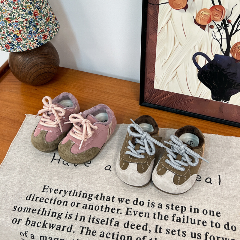 Vaikų sportbačiai, unisex, Velcro užsegimas, viršus iš kiaulės split odos, gumos padas, storinta konstrukcija