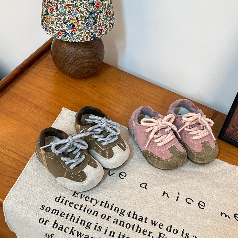 Vaikų sportbačiai, unisex, Velcro užsegimas, viršus iš kiaulės split odos, gumos padas, storinta konstrukcija