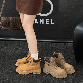 Női Martin csizmák valódi bőrből, középmagas szár, vastag gumitalp, 6–8 cm négyszögletes sarok, elülső fűzőzár