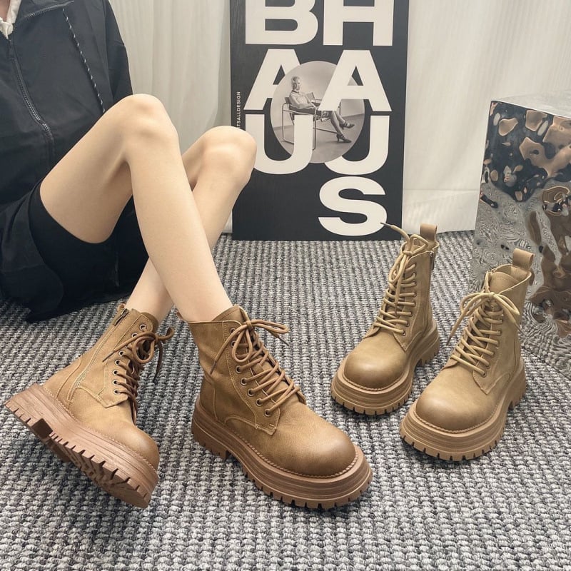 Női motorkerékpár csizma vastag talpú, brit stilus, két réteg marhabőrből készült felsőrész, fleece bélés, gumi talp, oldalsó cipzár, téli 2025