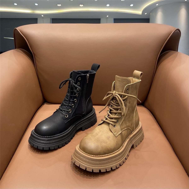 Női motorkerékpár csizma vastag talpú, brit stilus, két réteg marhabőrből készült felsőrész, fleece bélés, gumi talp, oldalsó cipzár, téli 2025