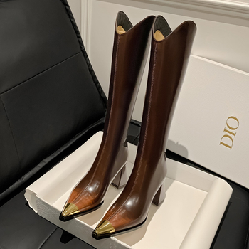 Μπότες μέχρι το γόνατο από γνήσιο δέρμα, μυτερή μύτη, χοντρό τακούνι 6–8 εκ, φερμουάρ πίσω