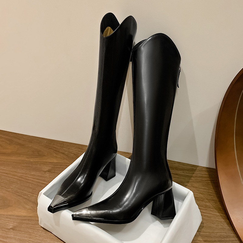 Μπότες μέχρι το γόνατο από γνήσιο δέρμα, μυτερή μύτη, χοντρό τακούνι 6–8 εκ, φερμουάρ πίσω