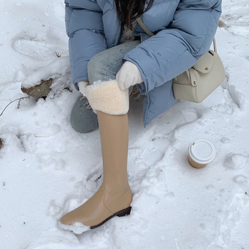 Ritere zābaki ar velūra augšdaļu, augsts garums, biezi papēdis 3–5 cm, rāvējslēdzējs