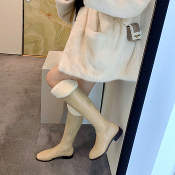 Ritere zābaki ar velūra augšdaļu, augsts garums, biezi papēdis 3–5 cm, rāvējslēdzējs