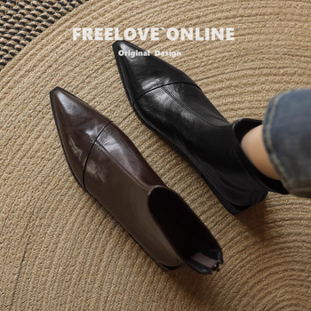 Šaurie zābaki no liellopu ādas ar asas purnu, vidēja auguma papēdis 3–5 cm, aizmugurē rāvējslēdzējs