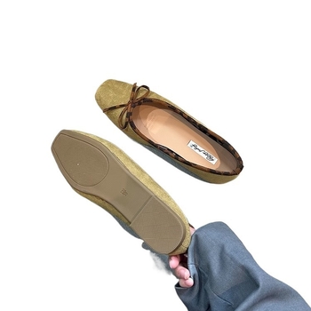 Ženske ravne cipele - nubuk gornji dio, okrugla nosnica, retro stil, niski pet 1-3 cm, zatvaranje kopčom