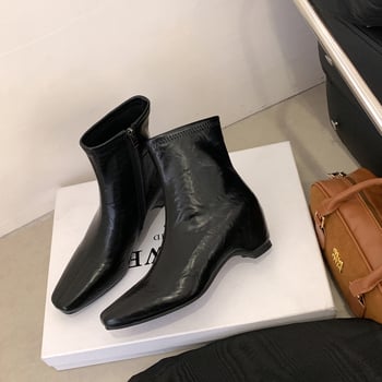 Sieviešu Martin zābaki ar kvadrātveida purnu, biezs zems papēdis 1–3 cm, sānu rāvējslēdzējs, velūra augšdaļa, gumijas zole