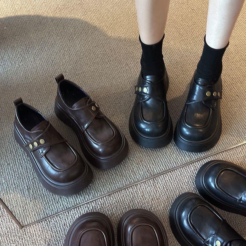 Női vastag talpú loaferek, brit stílus, kerek orr, PU felsőrész, 6-8 cm-es sarok