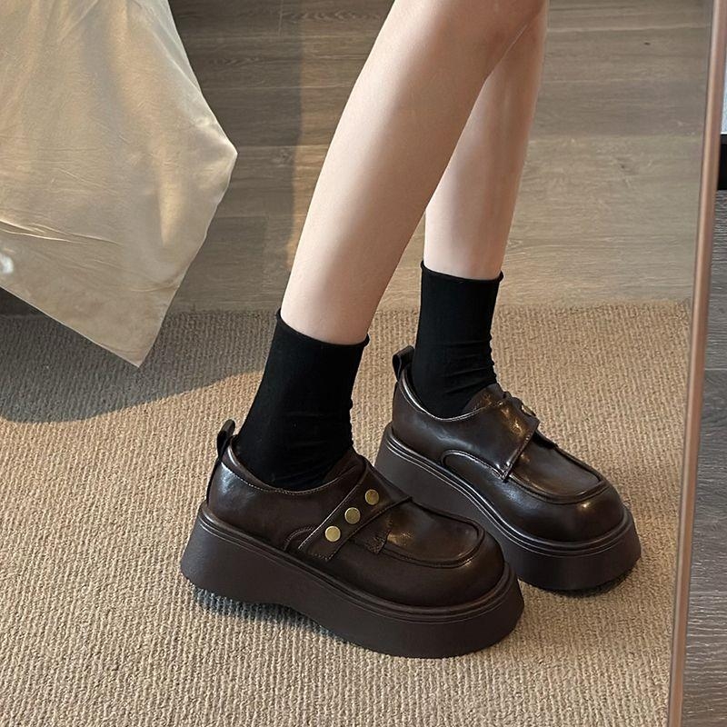 Női vastag talpú loaferek, brit stílus, kerek orr, PU felsőrész, 6-8 cm-es sarok