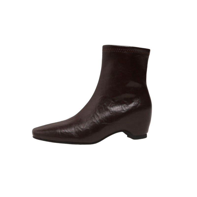 Martin zābaki ar kvadrāta purnu, nubuka augšdaļa, gumijas zole ar pretslīdēšanu, zems plats papēdis 1–3 cm, sānos rāvējslēdzējs