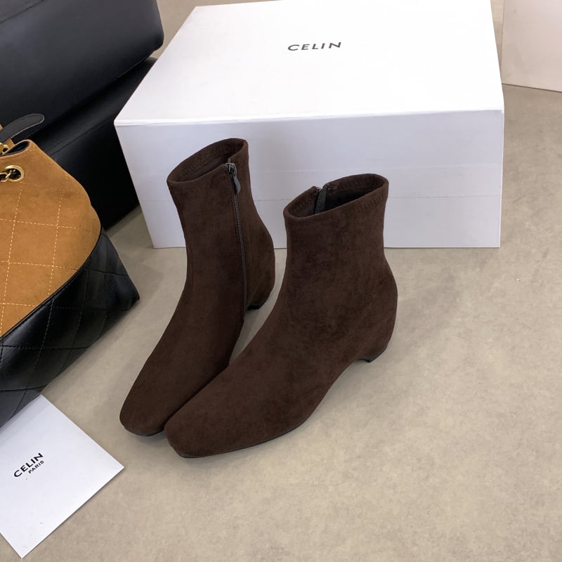 Martin zābaki ar kvadrāta purnu, nubuka augšdaļa, gumijas zole ar pretslīdēšanu, zems plats papēdis 1–3 cm, sānos rāvējslēdzējs