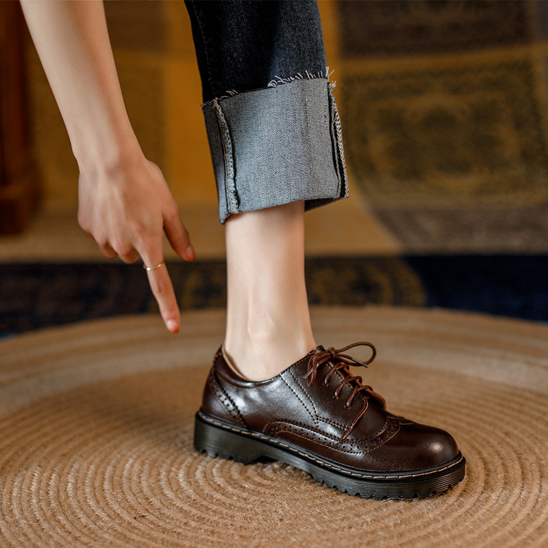 Ženske brit stil brogue kožne loaferice, okrugli vrh, vezanje, niski potplat, koža