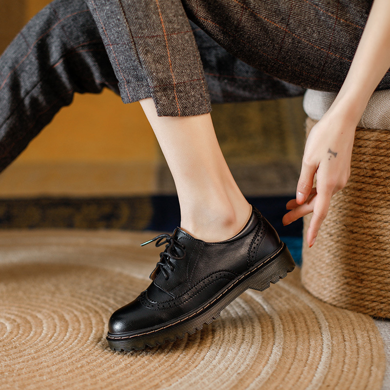Ženske brit stil brogue kožne loaferice, okrugli vrh, vezanje, niski potplat, koža