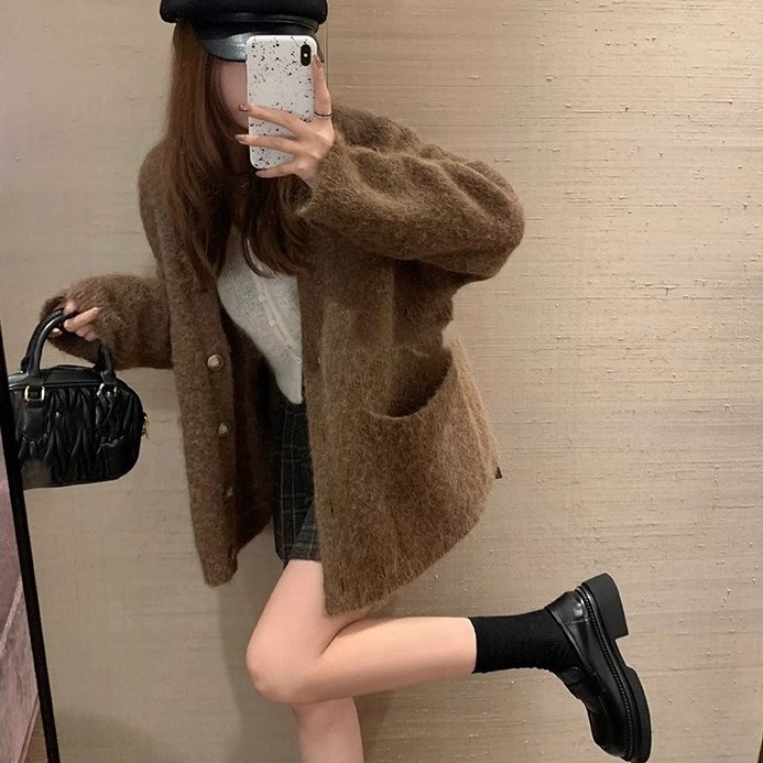 Női bőr loafer brit stílusú slip-on, kerek orr, vastag 3-5 cm sarok, felső része valódi bőr, gumitalp