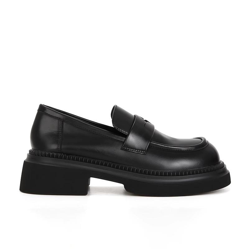 Női bőr loafer brit stílusú slip-on, kerek orr, vastag 3-5 cm sarok, felső része valódi bőr, gumitalp