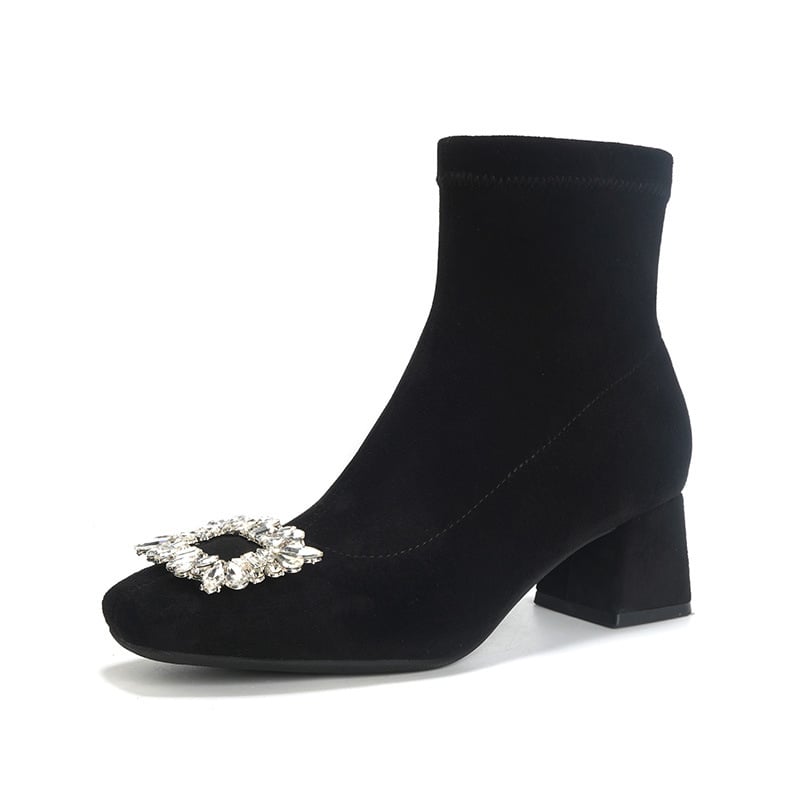 Sieviešu īsās zābaki no samta, kvadrātveida purns, bieza papēdis, papēža augstums 3–5 cm, zemais garums