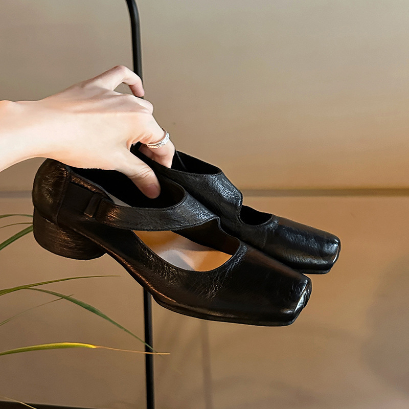 Mary Jane topánky s štvorcovým nosom, vrchná časť z hovädzej kože, hrubý podpätok 3-6 cm, gumová podrážka