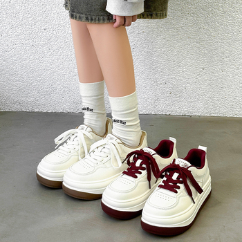 Casual γυναικεία αθλητικά παπούτσια με υπερ-ελαφριά μαλακή σόλα, επάνω μέρος από δέρμα χοίρου, επένδυση από δέρμα Νάπα, στρογυλμένη μύτη, σόλα με μεμβράνη ενυδάτωσης, κλείσιμο με κορδόνια