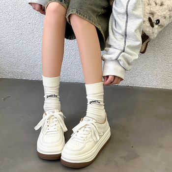 Casual γυναικεία αθλητικά παπούτσια με υπερ-ελαφριά μαλακή σόλα, επάνω μέρος από δέρμα χοίρου, επένδυση από δέρμα Νάπα, στρογυλμένη μύτη, σόλα με μεμβράνη ενυδάτωσης, κλείσιμο με κορδόνια