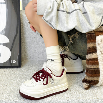 Casual γυναικεία αθλητικά παπούτσια με υπερ-ελαφριά μαλακή σόλα, επάνω μέρος από δέρμα χοίρου, επένδυση από δέρμα Νάπα, στρογυλμένη μύτη, σόλα με μεμβράνη ενυδάτωσης, κλείσιμο με κορδόνια