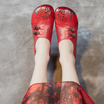 Γυναικείες επίπεδες παπούτσια με στρογγυλό δάχτυλο, αναπνεύσιμο επάνω μέρος από πρώτο στρώμα βοδινού δέρματος, σόλα από τένοντα βοδινού, κούμπωμα με αγκράφα