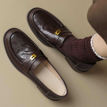 Ženske kožne loaferice s okruglim vrhom, slip-on, retro francusko-britanski stil, debeli pet, gumeni potplat