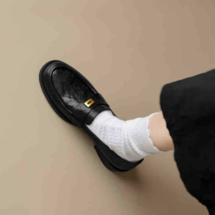 Ženske kožne loaferice s okruglim vrhom, slip-on, retro francusko-britanski stil, debeli pet, gumeni potplat